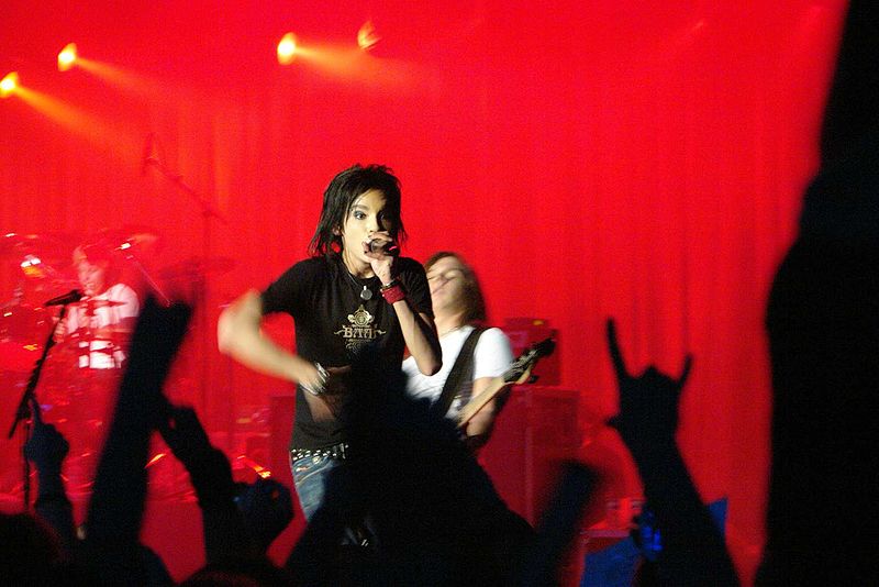 English: Bill Kaulitz of Tokio Hotel performing in Dietikon, Switzerland. 2006 by Pascal Parvex,