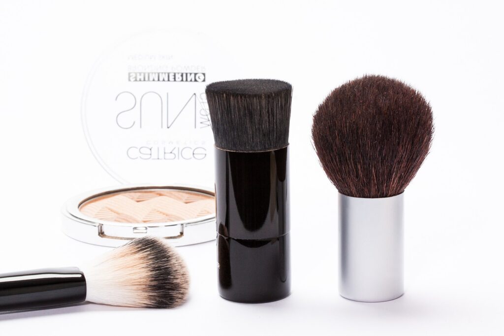 cosmetics, make up, paint brush, kabuki-pnsel, bristles, hair, cylindrical, metal sleeve, aluminum, instruct, matting the skin, white, skin color, black, gray, cosmetics, cosmetics, cosmetics, make up, make up, make up, make up, make up